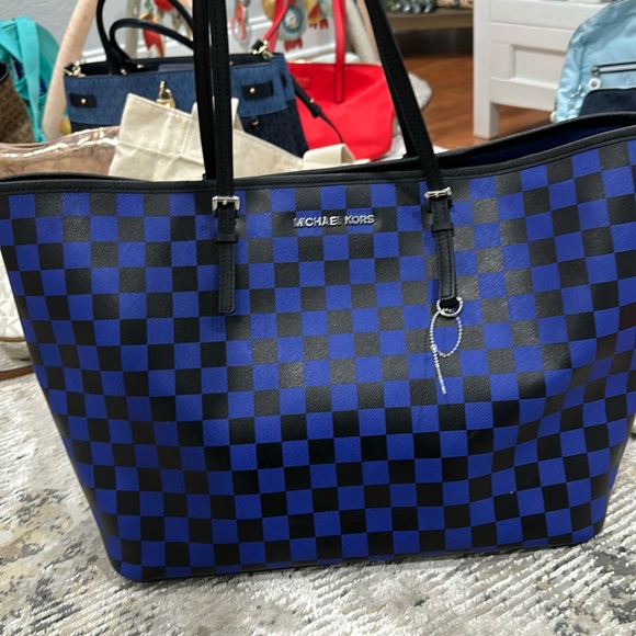 MK Tote - Picture 1 of 5